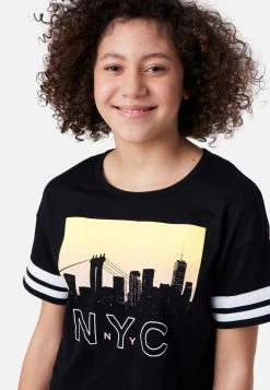 Adjmi Color-Changing Scoop Neck Tee 8 Adjmi Color-Changing Scoop Neck Tee