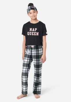 KOMAR Graphic & Plaid Pajama Set