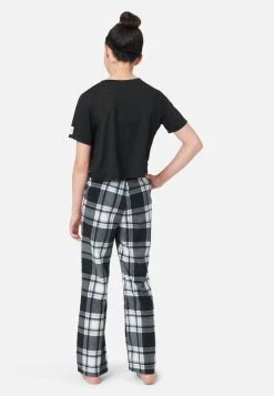 KOMAR Graphic & Plaid Pajama Set 7 KOMAR Graphic & Plaid Pajama Set