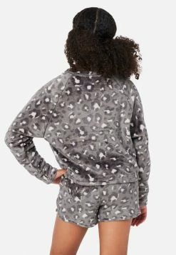 KOMAR Patterned Fleece Shorts Pajama Set