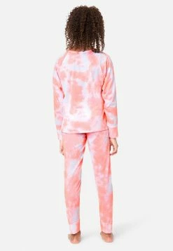 KOMAR Plus Sizes Patterned Henley Pajama Set