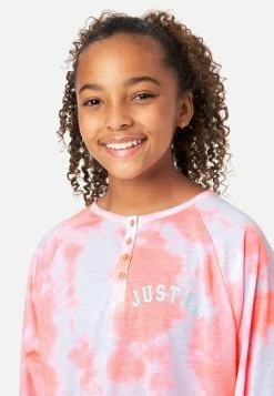 KOMAR Plus Sizes Patterned Henley Pajama Set