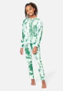 KOMAR Plus Sizes Patterned Henley Pajama Set