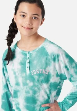 KOMAR Patterned Henley Pajama Set Plus Sizes