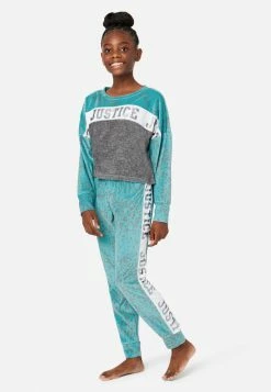 KOMAR Color Block Fleece Shorts And Pants Pajama Set Plus Sizes